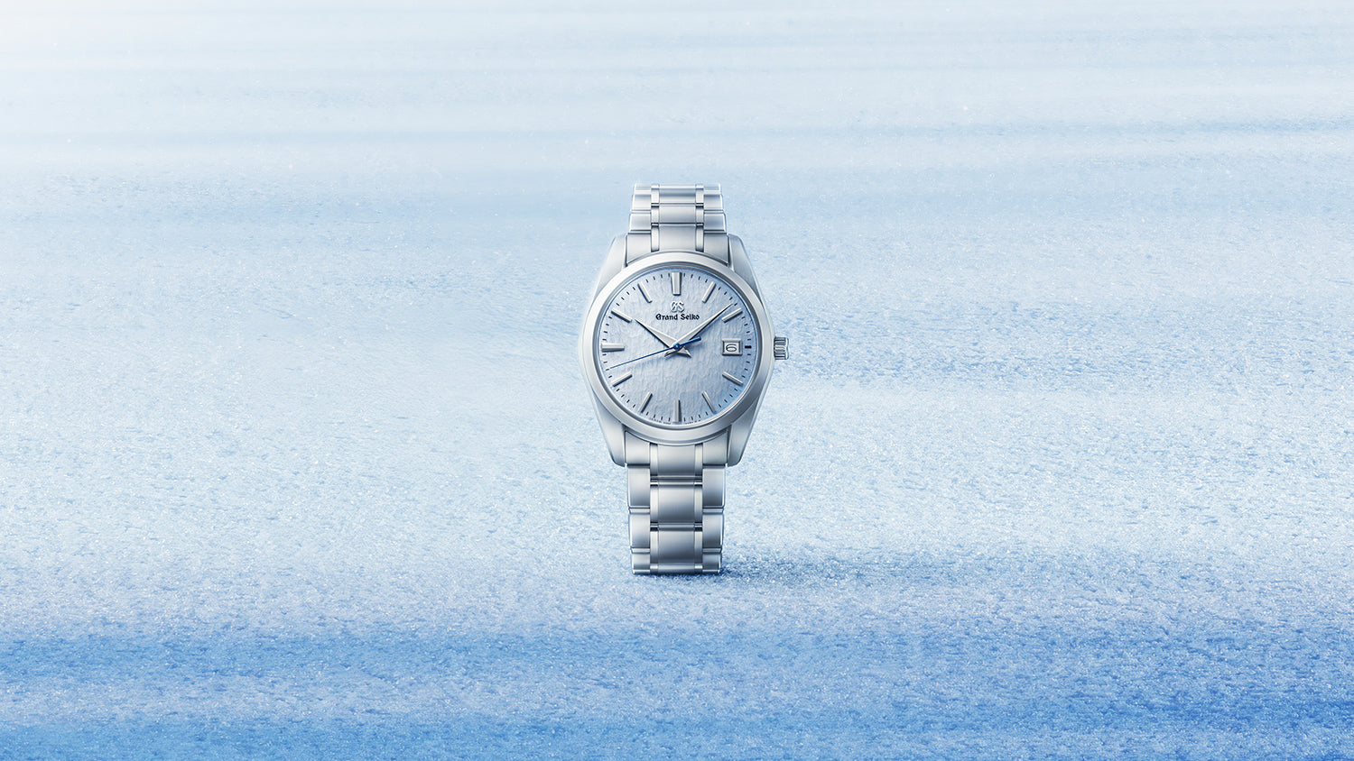 雪面を豊かに表現する「雪白パターン」に 澄んだ空のブルーが溶け込んだクオーツモデル