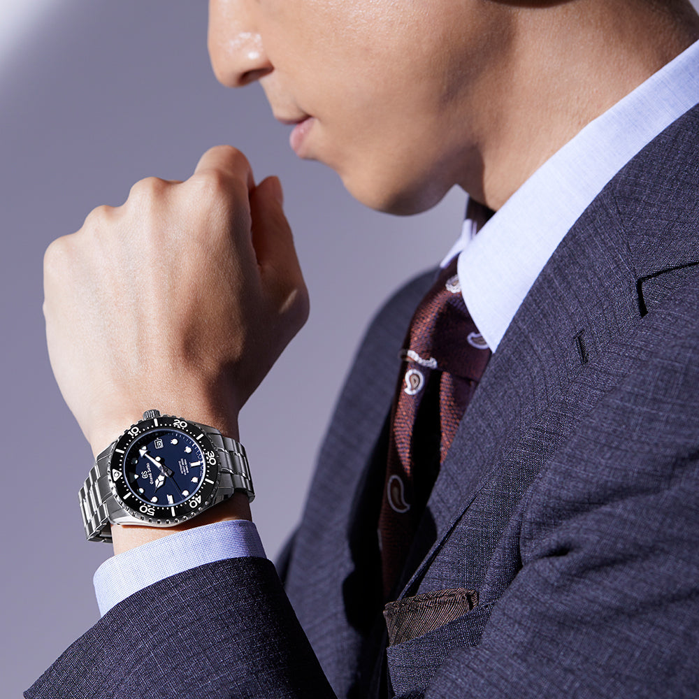 【グランジ】The light 抽象画藍色 パワーニット セカンドスキン SUOZ342 - BLUE SKY, BY VASSILY KANDINSKY - Swatch® Japan