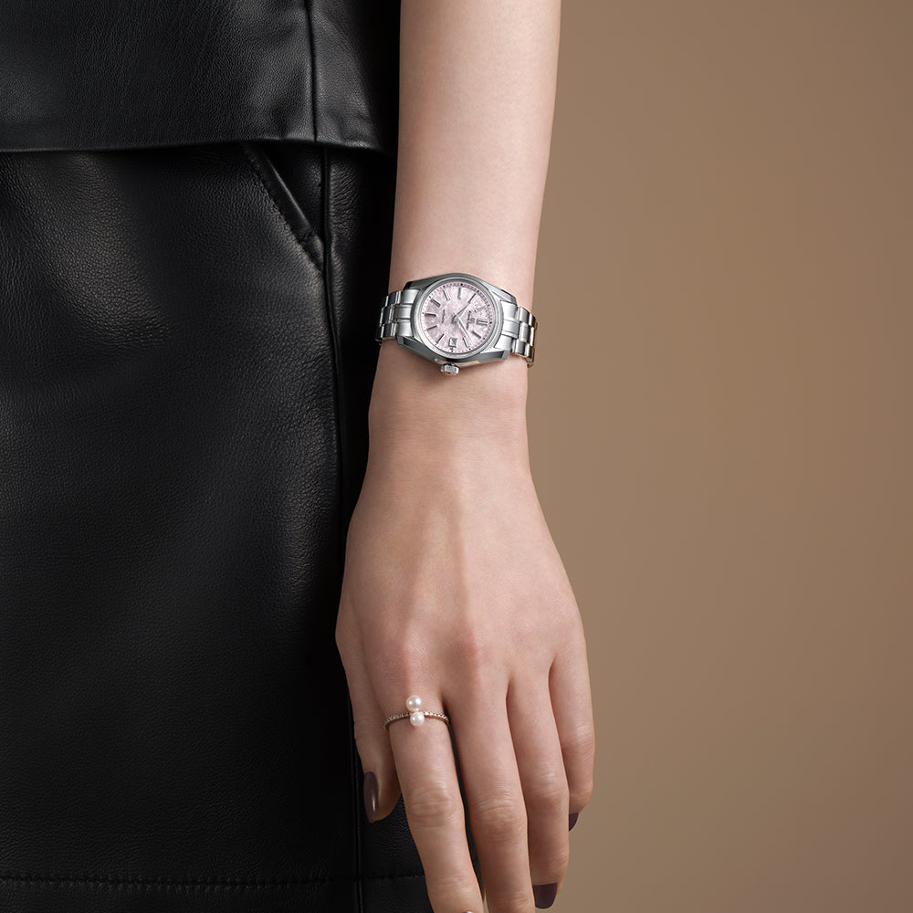STGK031 グランドセイコー Grand Seiko 女性着用画像