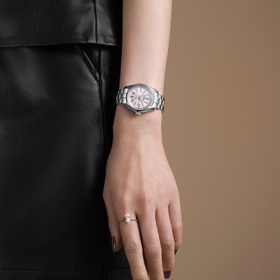 STGK031 グランドセイコー Grand Seiko 女性着用画像